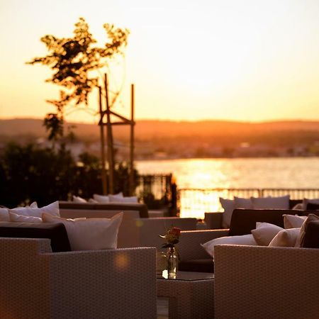 Sunset Deluxe Apartments Vir Exteriér fotografie