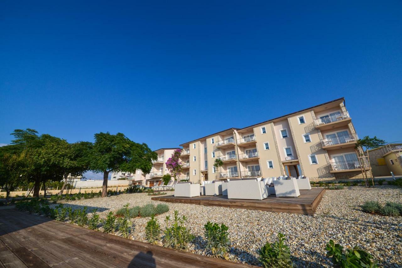 Sunset Deluxe Apartments Vir Exteriér fotografie