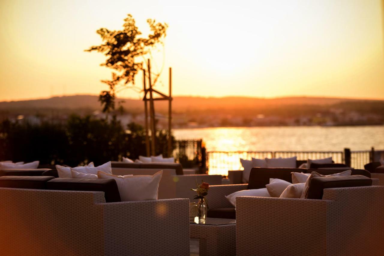 Sunset Deluxe Apartments Vir Exteriér fotografie