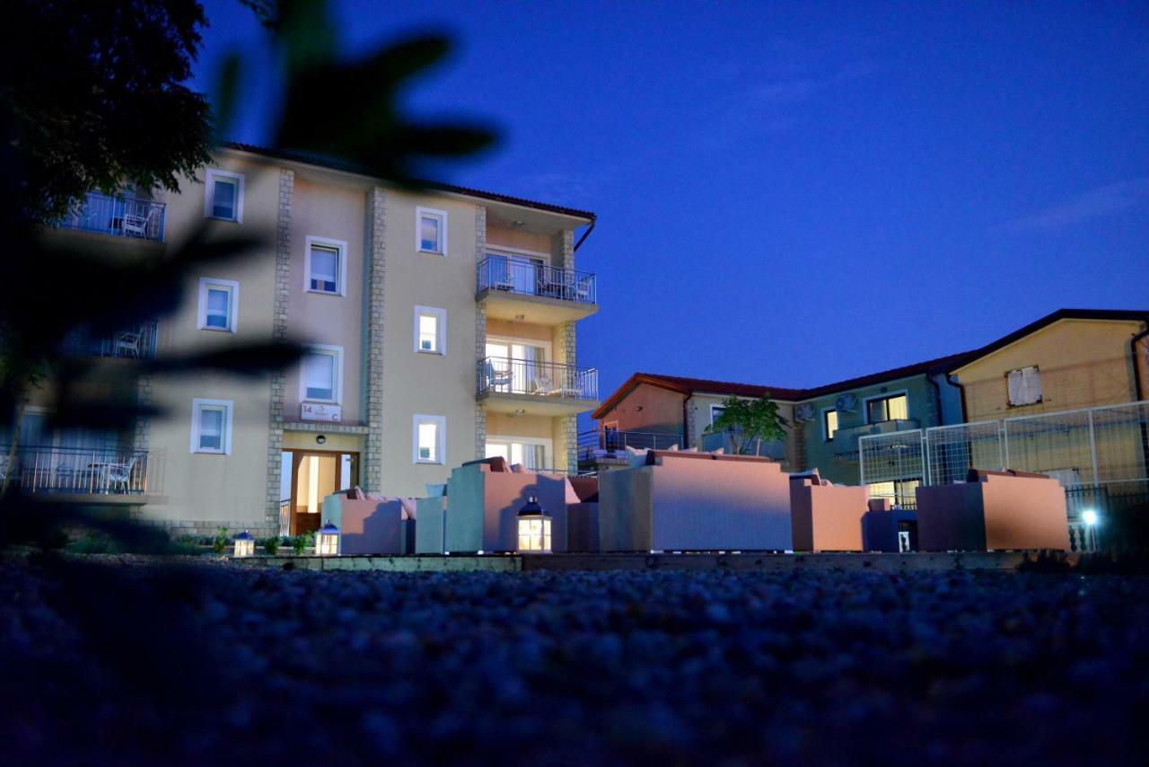 Sunset Deluxe Apartments Vir Exteriér fotografie