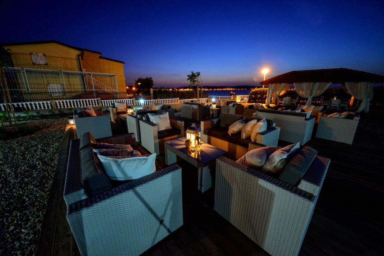 Sunset Deluxe Apartments Vir Exteriér fotografie