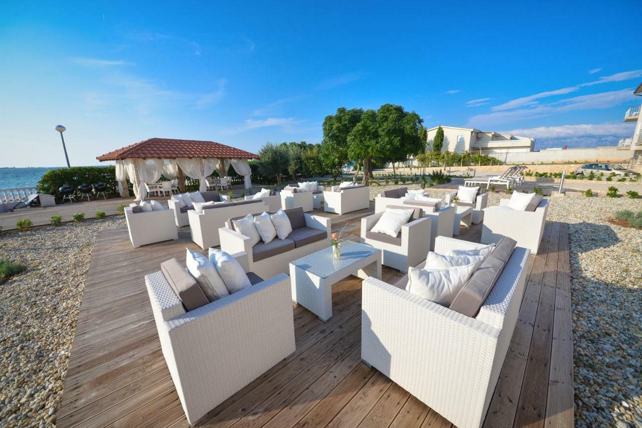 Sunset Deluxe Apartments Vir Exteriér fotografie