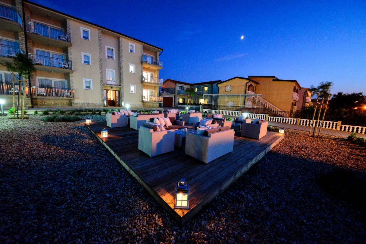 Sunset Deluxe Apartments Vir Exteriér fotografie