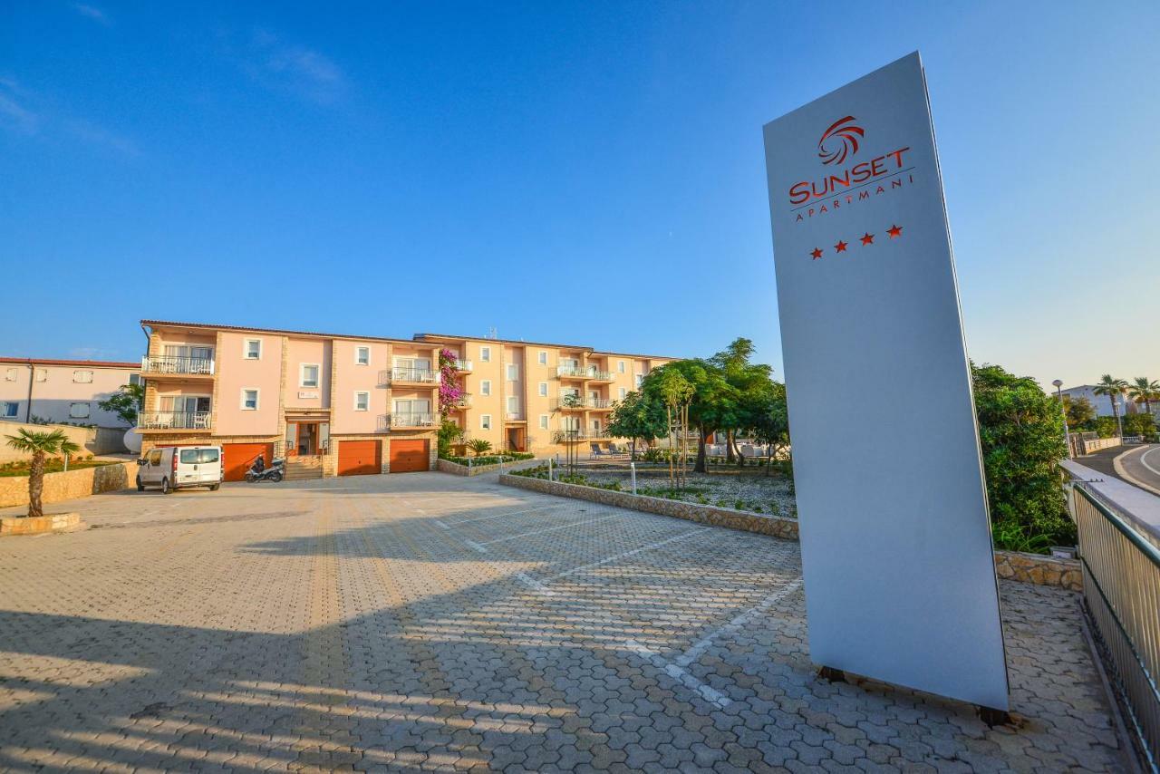 Sunset Deluxe Apartments Vir Exteriér fotografie